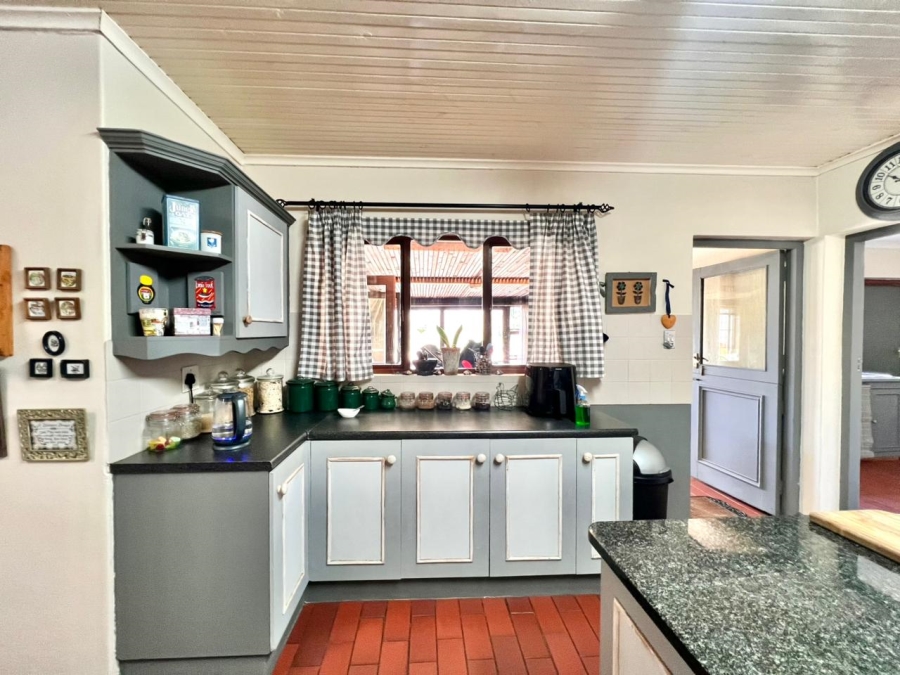 6 Bedroom Property for Sale in Noorsekloof Eastern Cape